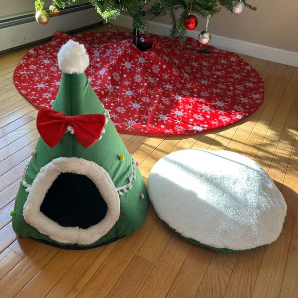 Christmas Pet House Tent Warm Sleeping Bed Indoor for Kitten and Puppy - Picture 3 of 7